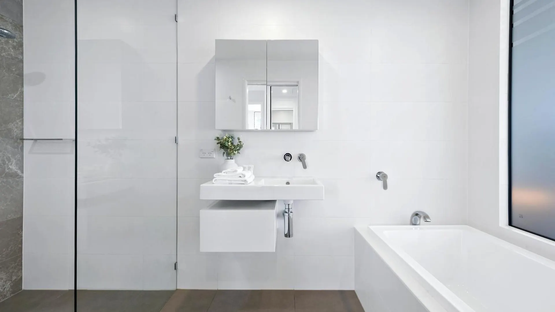 Ruby Building - Self Contained, Privately Managed Apartments Gold Coast