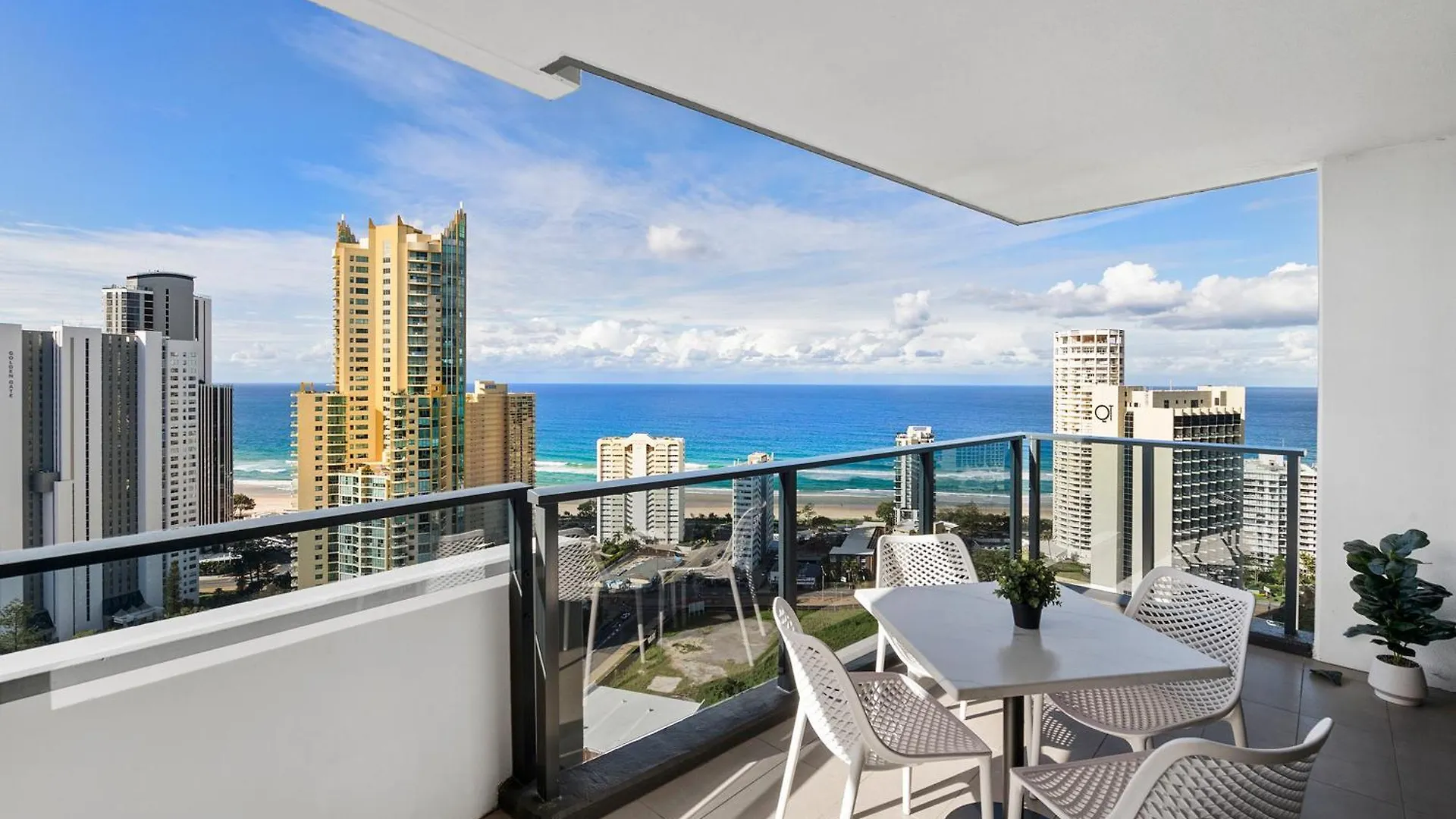 Ruby Building - Self Contained, Privately Managed Apartments Gold Coast Austrália