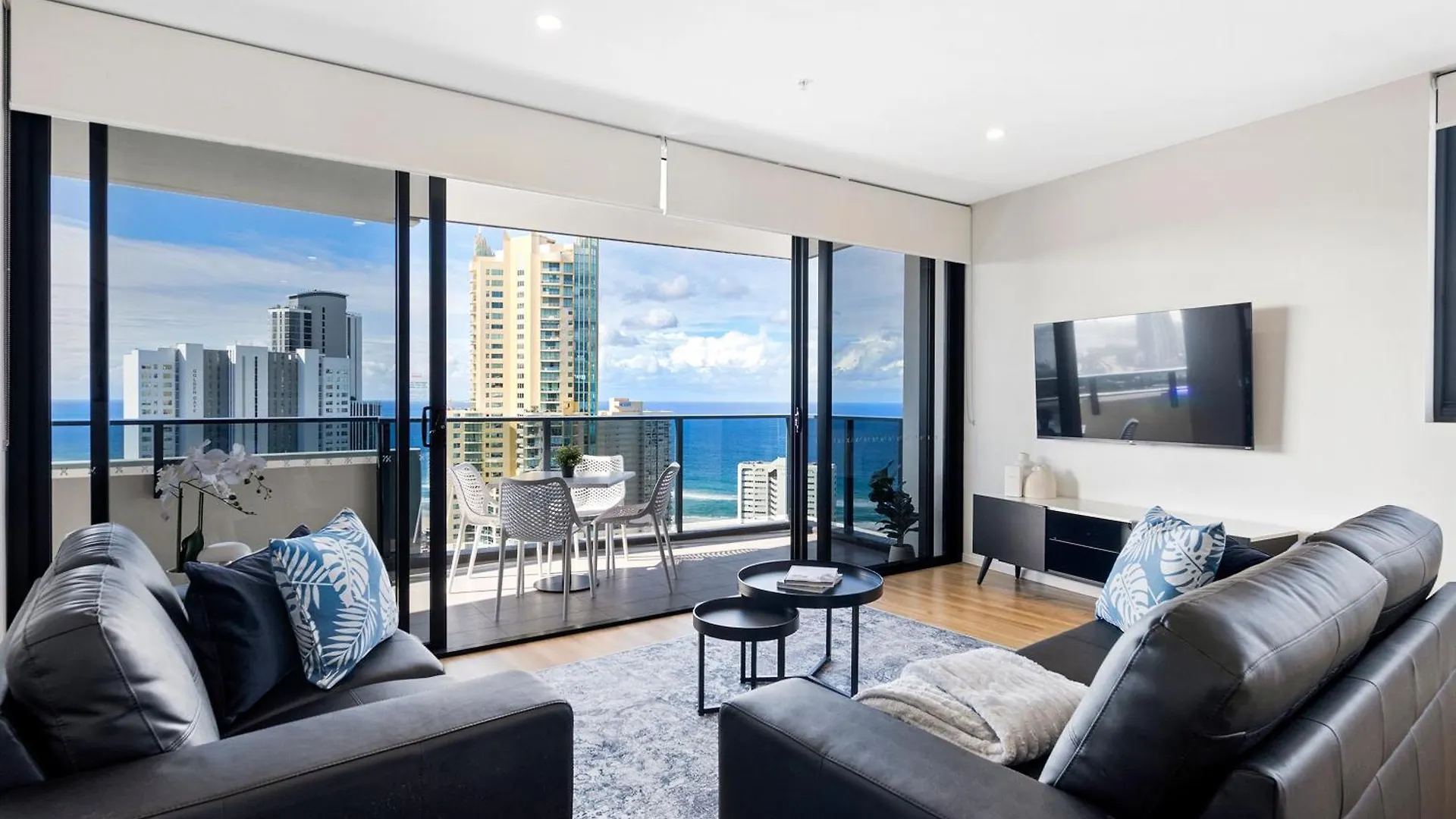 Ruby Building - Self Contained, Privately Managed Apartments Gold Coast