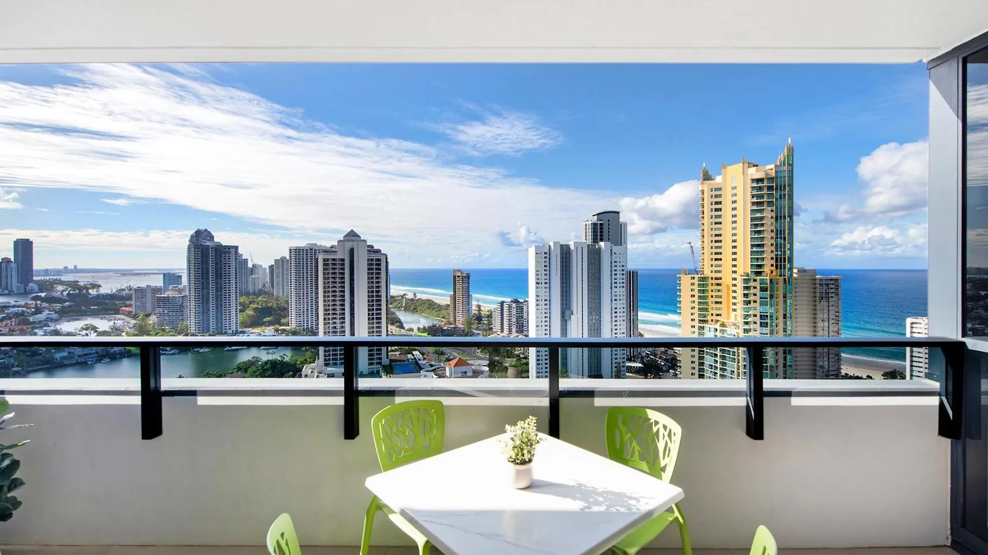 Ruby Building - Self Contained, Privately Managed Apartments Gold Coast