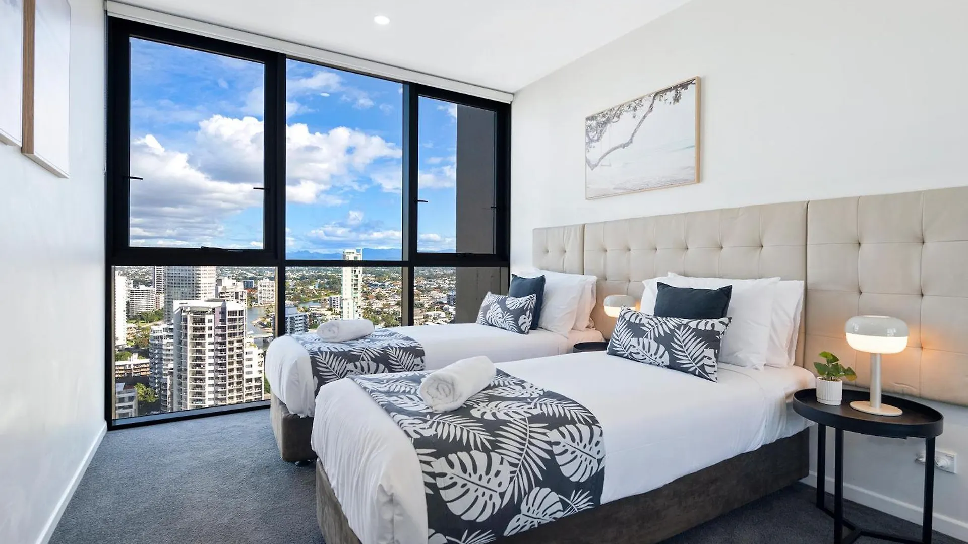 Ruby Building - Self Contained, Privately Managed Apartments Gold Coast